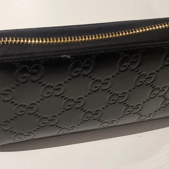 Gucci Black Key & Card Holder with Gold Zipper - Picture 3 of 8